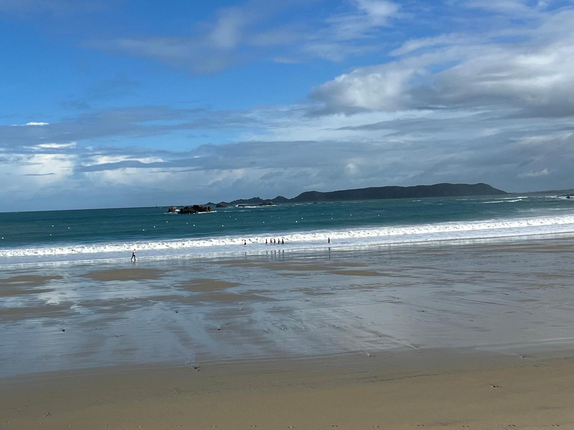 Dans Les Bras De Neptune - Plage De Trestraou - Piscine - Linge Compris - 4 A 5 Personnes Perros-Guirec