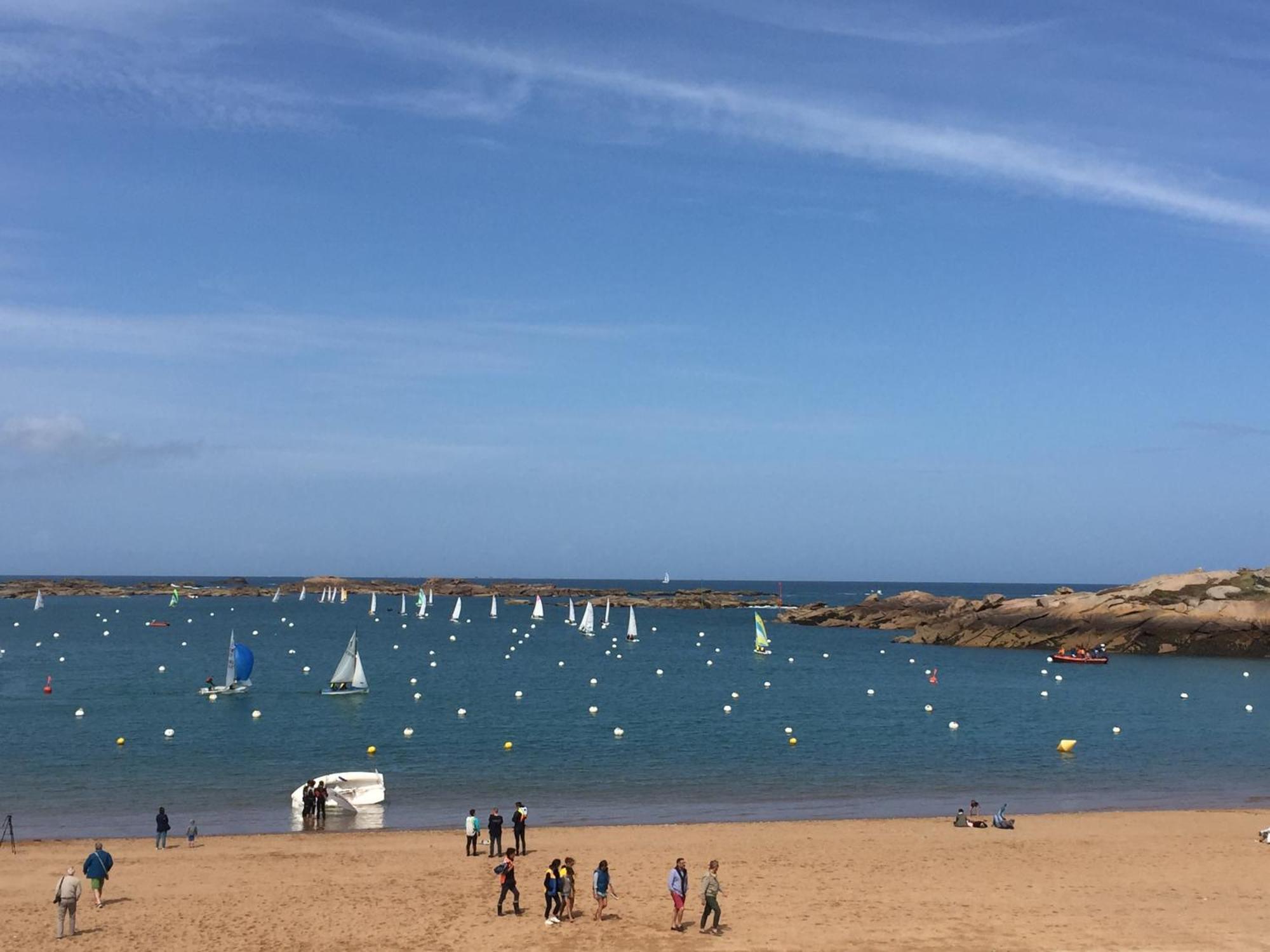 Appartement Dans Les Bras De Neptune - Plage De Trestraou - Piscine - Linge Compris - 4 A 5 Personnes *