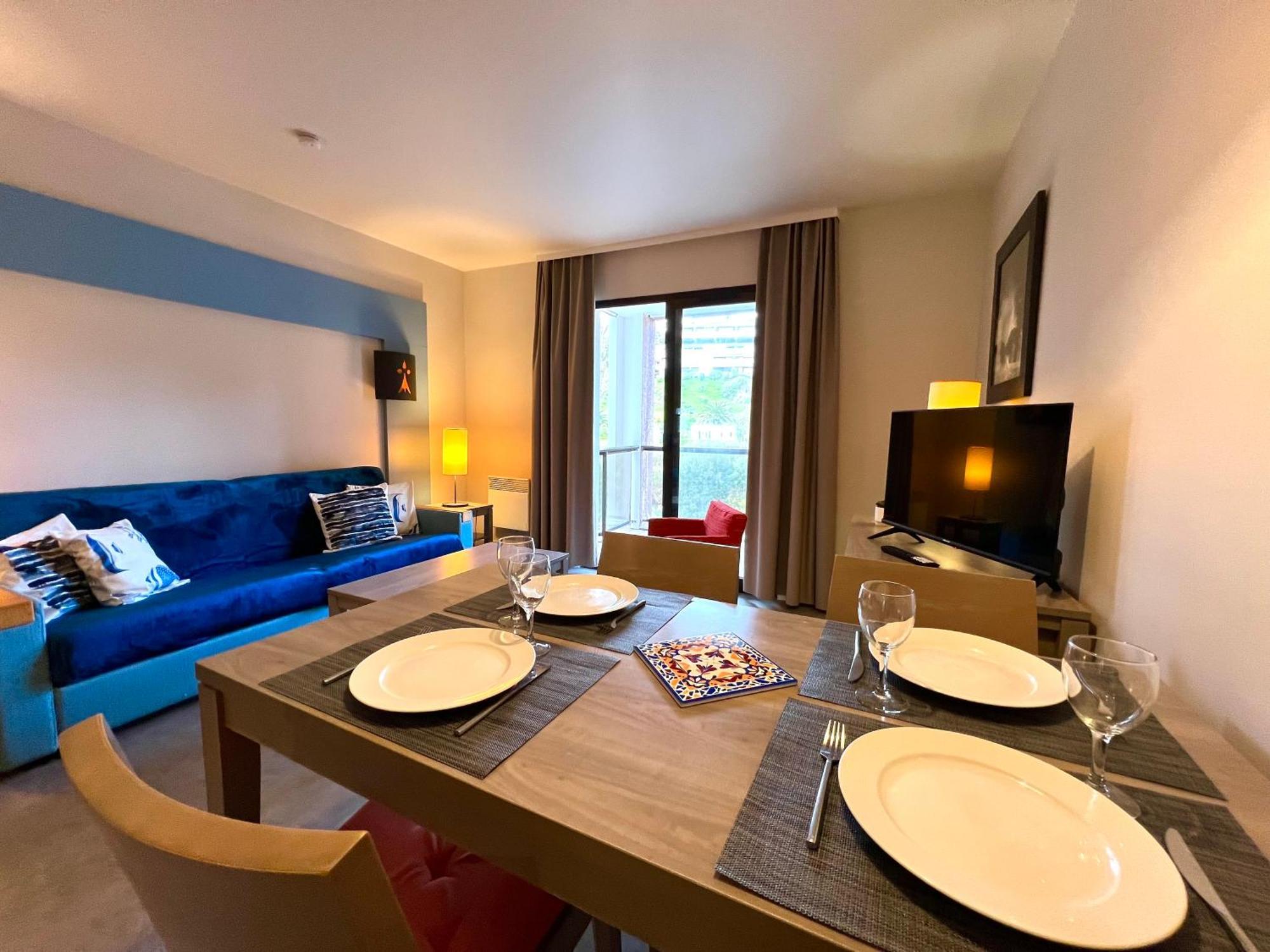 Appartement Dans Les Bras De Neptune - Plage De Trestraou - Piscine - Linge Compris - 4 A 5 Personnes *
